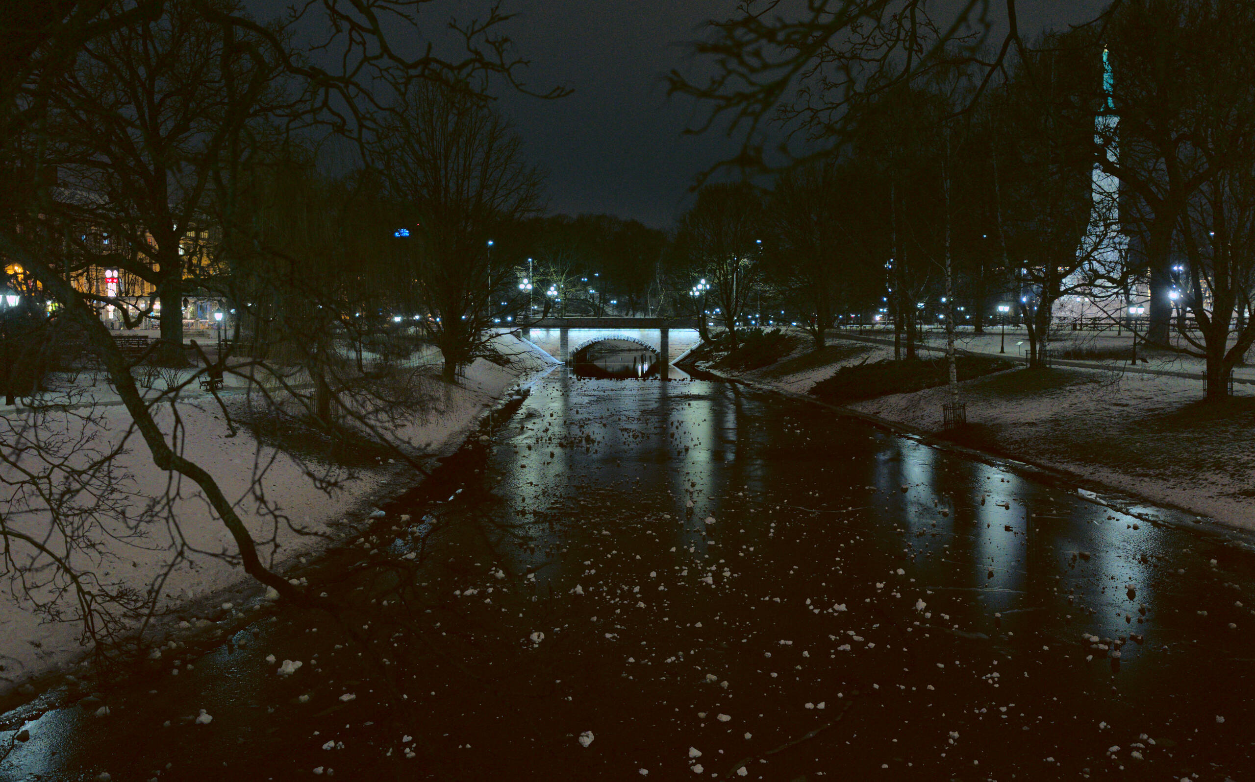 An image of winter brivibas piemineklis.